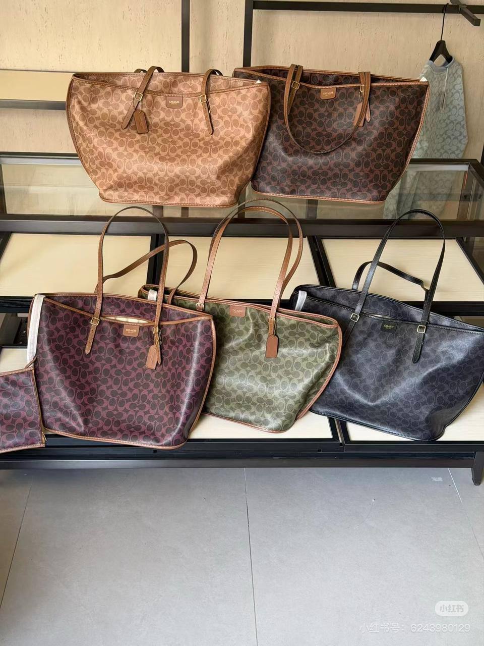 COACH
   Distribution chain
Size :   bottom34cm   
above50cm

100 dhs💓

Zain04
♥️♥️♥️