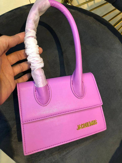 Jacquemus 
90 dhs🗽

with box
🎁🎁🎁

Zain90
♥️♥️♥️
