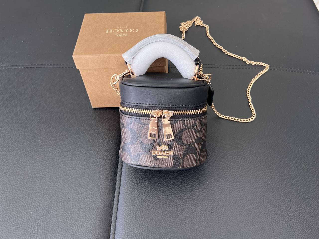 Coach
85 dhs✅

with box
🎁🎁🎁

 size  small

Zain26
♥️♥️♥️