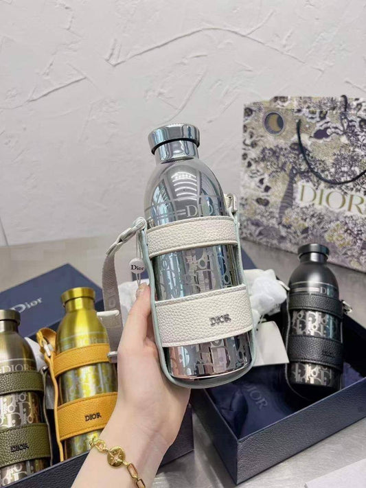 Dior 
100 dhs🇦🇪🇦🇪
with box

Zain90
♥️♥️♥️