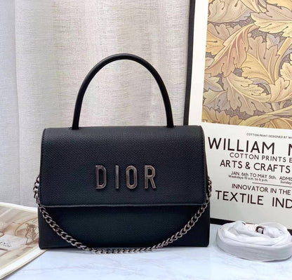 Dior 
27cm stock ✨👆🏾

With box
🎁🎁🎁

115 dhs🪙🌺

Zain168
♥️♥️♥️