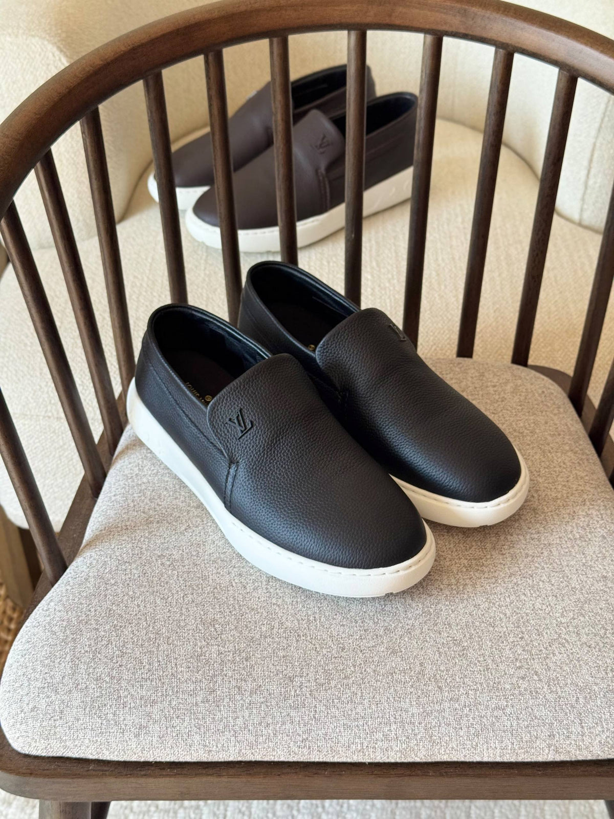 LV Pacific loafer

AAA quality
size: 40 to 46
530 dhs🇦🇪🇦🇪

Zain185 
♥️♥️♥️