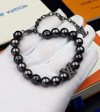 LV 
Master Bracelet 
90 dhs🪙🌨️

Zain32
♥️♥️♥️