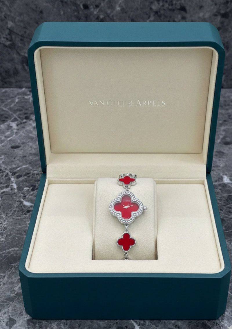 VAN CLEEF&ARPELS🆕 LADIES 
GOOD QUALITY 💯
60 dhs🪙💚

Zain133
♥️♥️♥️