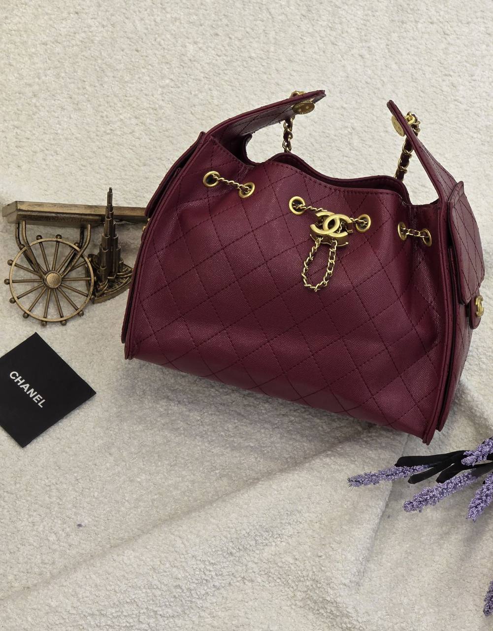 Chanel
25cm.  

With.   Box 
🎁🎁🎁

280 dhs🪙🌨️

Zain131
♥️♥️♥️