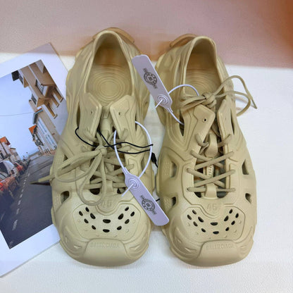 Balenciaga
Size 41 to 45
75 dhs✅

Zain236
♥️♥️♥️