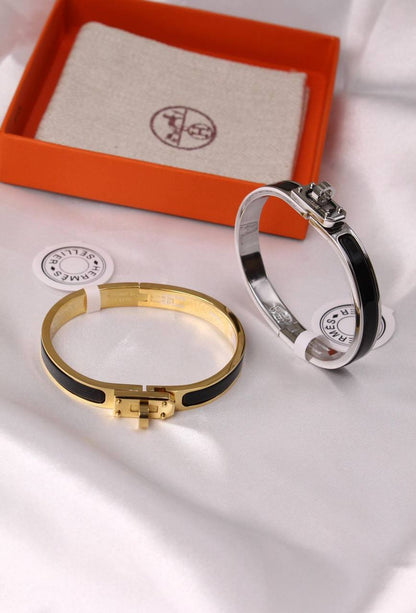*HERMES*  🧡🐎
    *  ⬆️MINI CLIC KELLY BRACELET
* ⁠↗️ *Super Master Quality* ®️
* ⁠Gold Plated
* ⁠Size 17cm
*125 dhs👑* with *Normal* Box & Bag
*145 dhs👑* with *Orignal* Packaging 🎁

Zain209
♥️♥️♥️