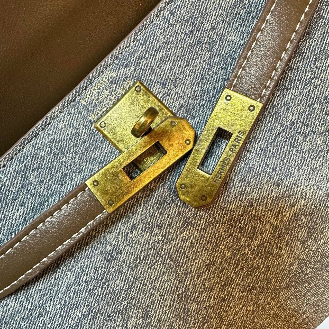 HERMES 
NEW CAME MEDIUM SIZE GOOD QUALITY  
WITH BOX 
🎁🎁🎁

95 dhs🪙🌨️

Zain39
♥️♥️♥️