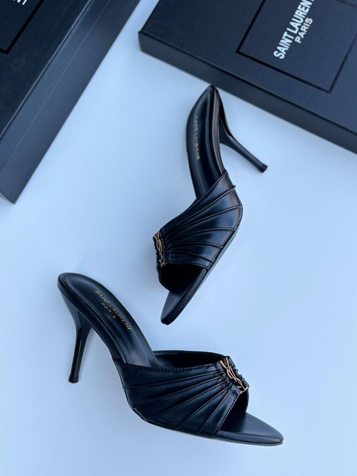 YSL
120 dhs❣️
Size 36-42

Zain55
♥️♥️♥️