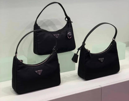 YSL

 GOOD QUALITY

 WITH BOX
🎁🎁🎁

95 dhs✅

Zain39
♥️♥️♥️

Prada