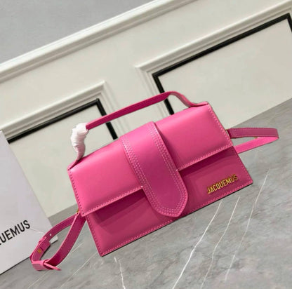 JACQUEMUS 

COPY ONE 

RESTOCK 

WITH BOX 

BIG SIZE  220 DHS……
(Leather)

Zain295
♥️♥️♥️♥️