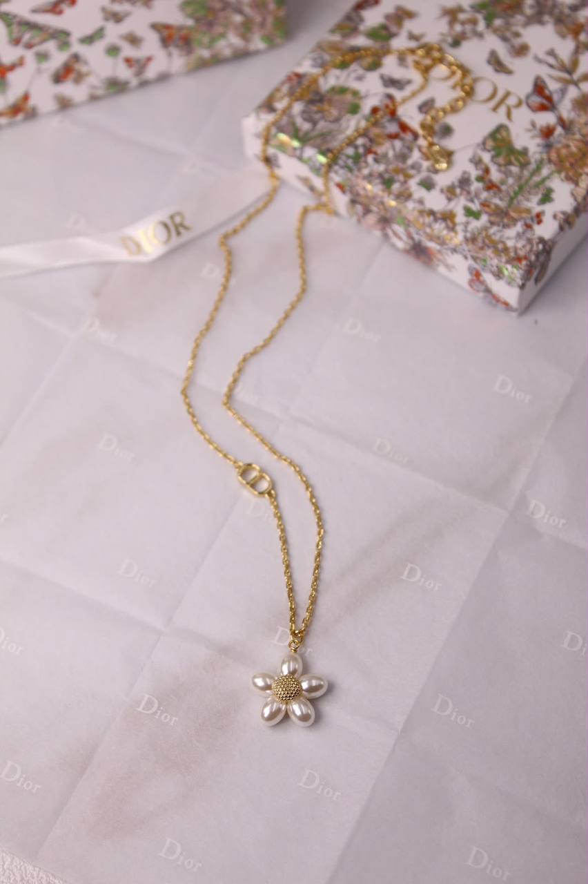 DIOR
* ⁠↗️ *Super Master Quality ®️*⬆️
* Dioriviera Brush & Bloom Full Set
Necklace, Earrings & Bracelet

Full Set
*260* with *Normal* Box & Bag
*310* with 1 *Original* 🎁 Box

Zain209
♥️♥️♥️
