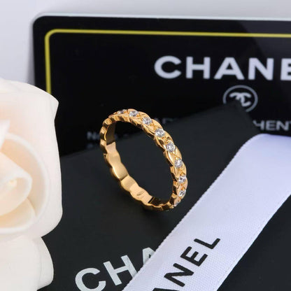 Chanel
BANGLE AND RING

65 dhs🪙🌨️

Zain89
♥️♥️♥️