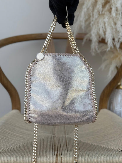 Available again✨✨✨
STELLA McCARTENY
18cm
330 dhs❣️
Top quality

Zain167
♥️♥️♥️