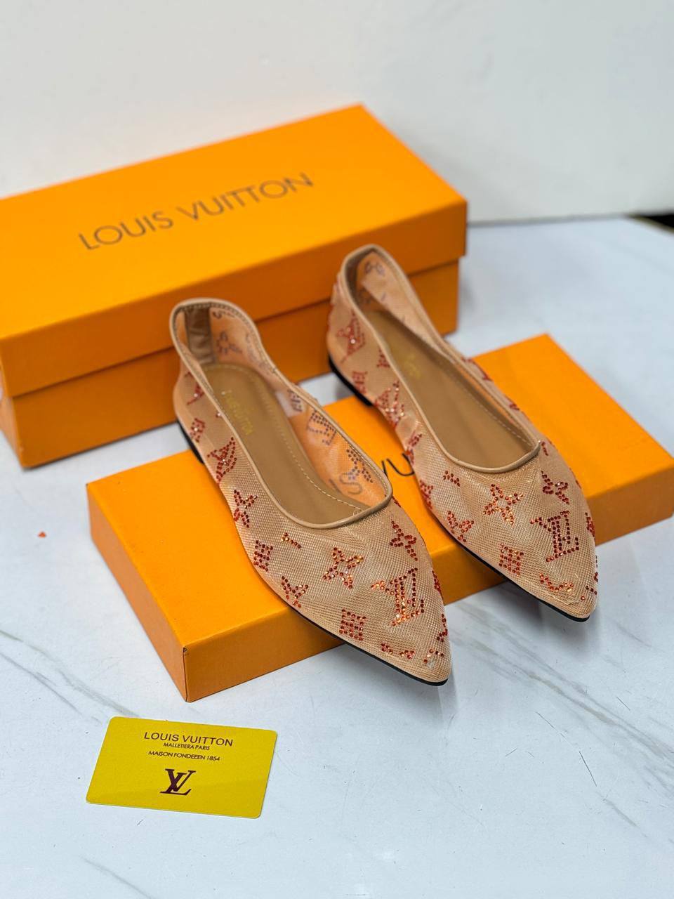 𝐋𝐕 𝐍𝐄𝐖 𝐃𝐎𝐋𝐋 𝐒𝐇𝐎𝐄𝐒
💯𝙃𝙞𝙜𝙝 𝙌𝙪𝙖𝙡𝙞𝙩𝙮
Size 36-37-38-39-40-41
100 dhs🌺

Zain86
♥️♥️♥️