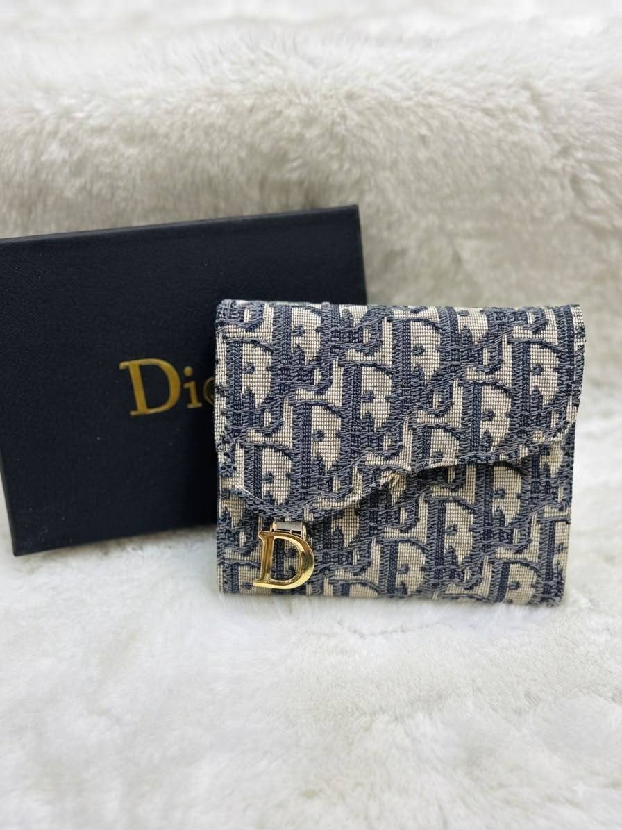 Dior YSL
NEW CAME
SMALL WALLET
GOOD QUALITY
30 dhs🇦🇪🇦🇪

Zain40
♥️♥️♥️