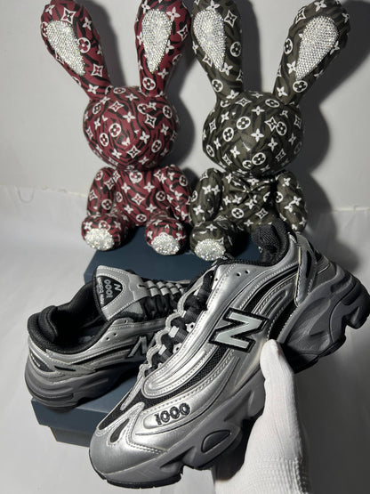 New Balance 1000  black and metallic silver 🪙
36-45 AVAILABLE 🤩
210 dhs🇦🇪🇦🇪

Zain242
♥️♥️♥️