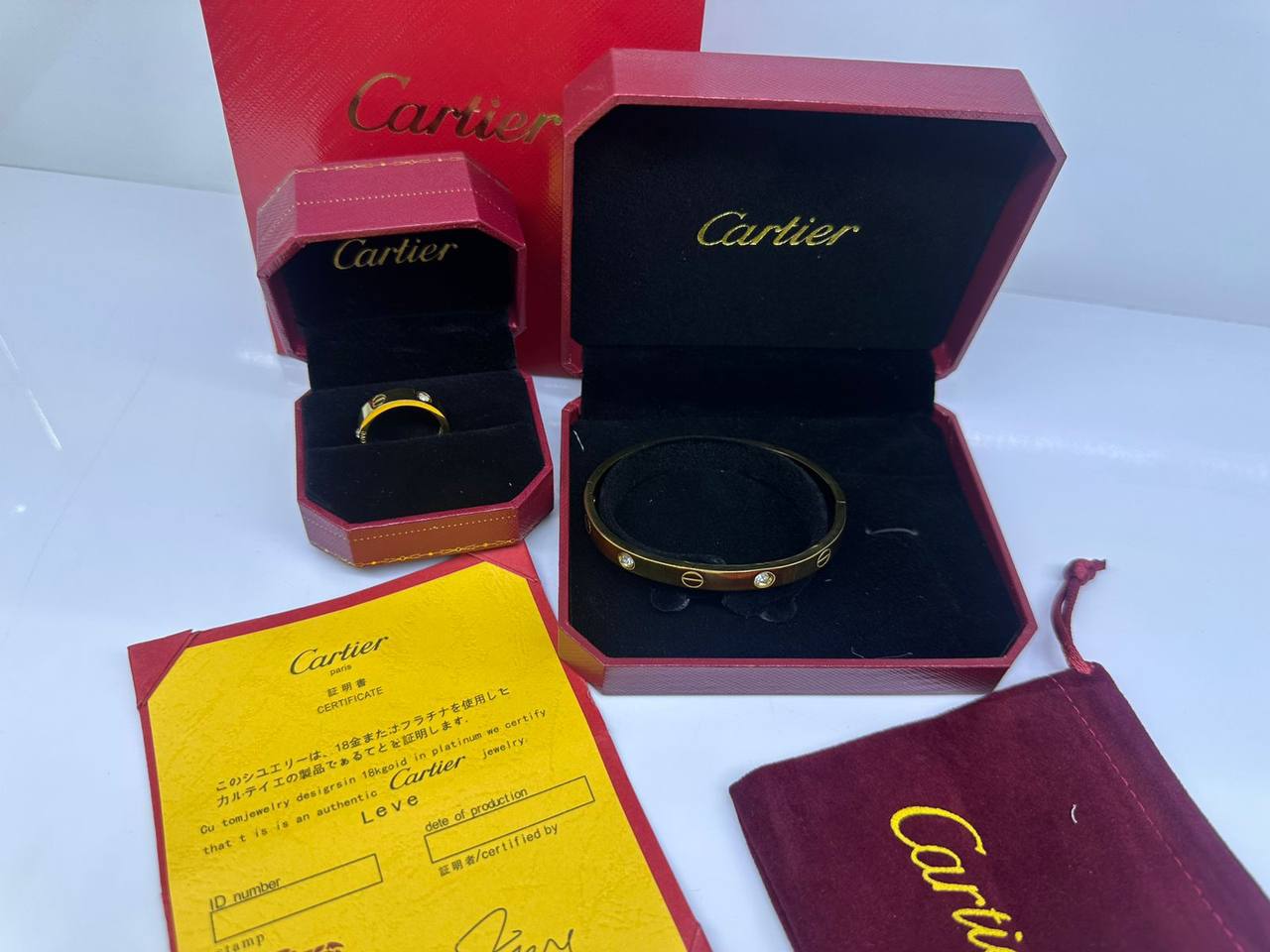 Stainless steel SET 💯
Bangle love and nail. 🦋
(Size bangle nail 14,15,16,17,18,19)
(Love bangle 14,15,16,17,18,19,20)
Non tarnish 💯
Love ring 💍 
(Size 6,7,8,9)
With black boxes 📦 
20 dhs🪙💕
With normal boxes 📦 
And paper bag 🛍️
30 dhs🪙💕
With sam