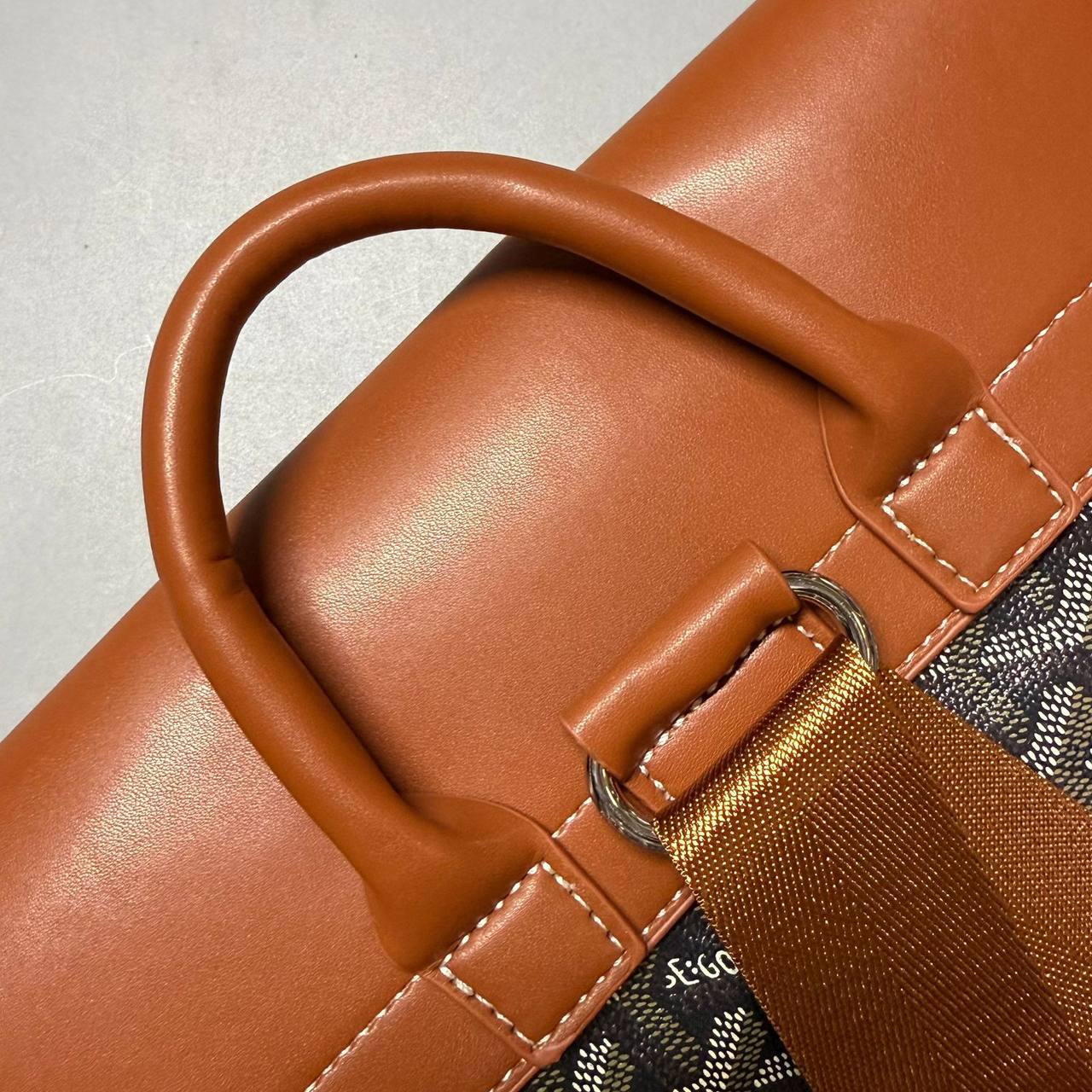 GOYARD 
BACKPACK & SILING BAG NEW CAME GOOD QUALITY 
140 dhs✅
SIZE: 37cm

Zain39
♥️♥️♥️