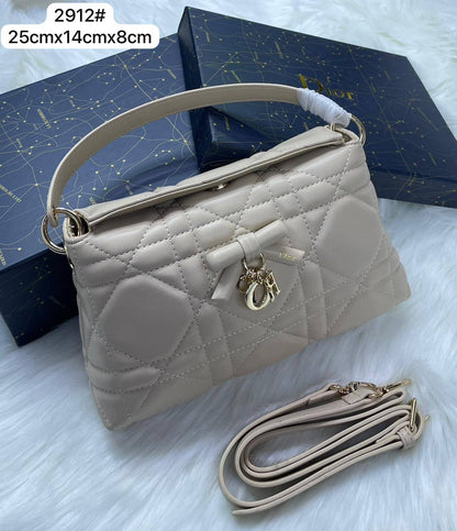Dior

25cmx14cmx8cm

110 dhs🇦🇪🇦🇪

with box

Zain72
♥️♥️♥️