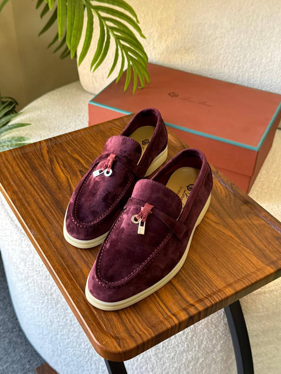 LORA PIANA 
SuperMaster Quality 💯
450 dhs💓
Size:36-41💥

Zain171
♥️♥️♥️