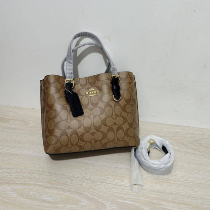 Coach
90 dhs🪙💕 
high quality

Zain26
♥️♥️♥️