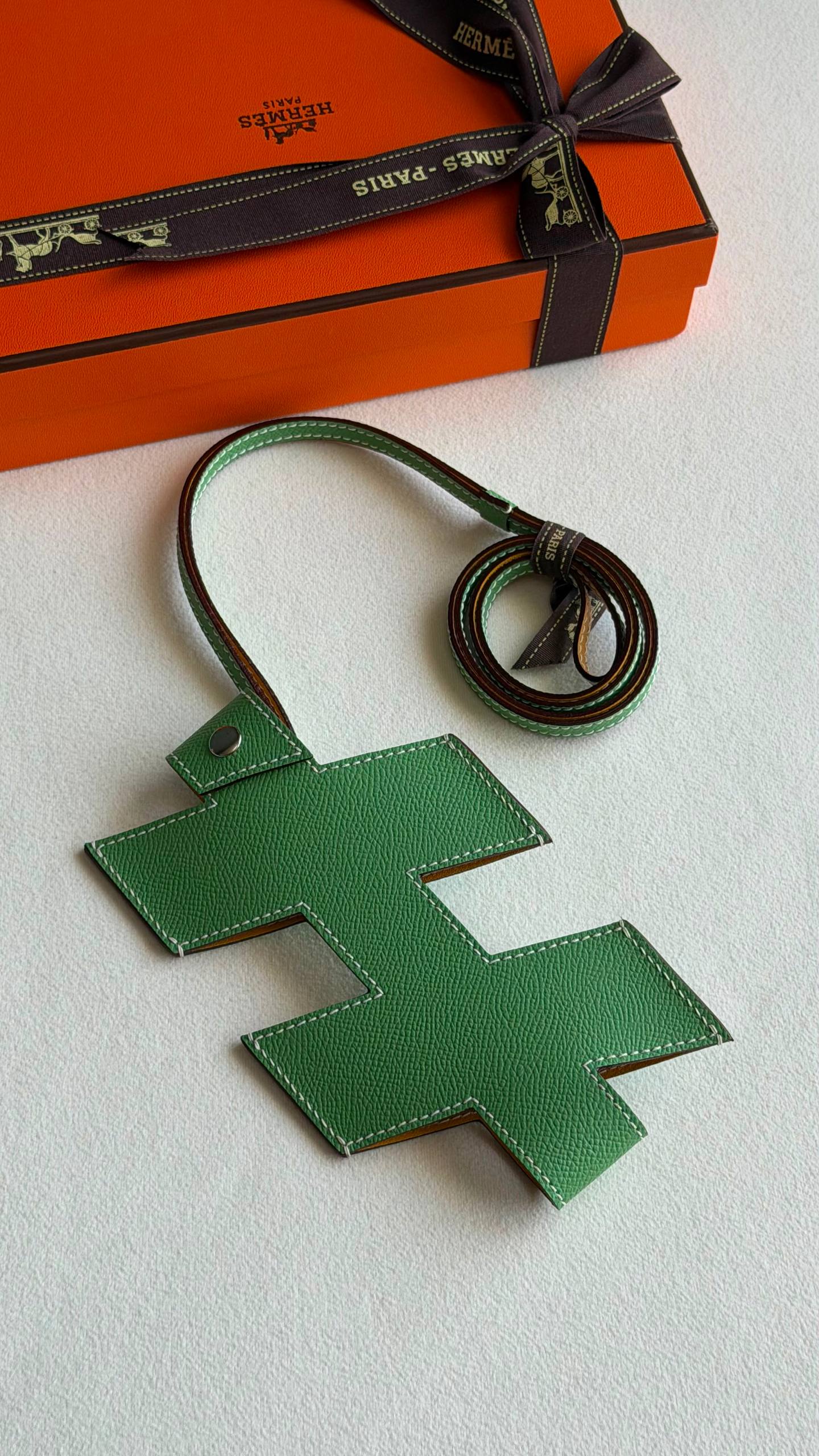 HERMES MOBILE BAG

*Super master quality*
*with complete packing*🎁

550 dhs✅

Zain280
♥️♥️♥️