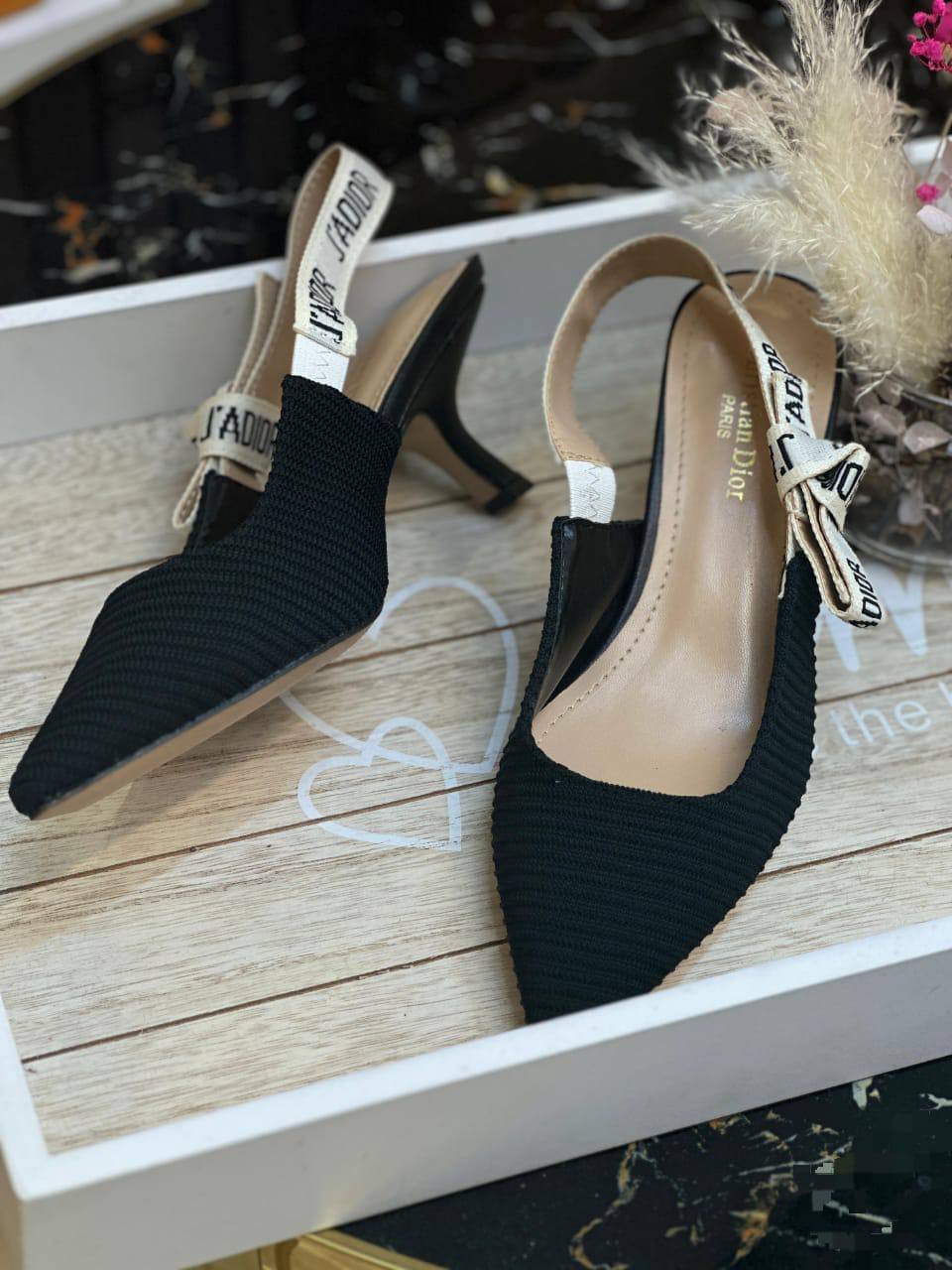 DIOR 
☘️ *SIZE  36  to 41 ☘️                                                                                                       
280 dhs🇦🇪

Zain224
♥️♥️♥️