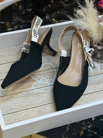 DIOR 
☘️ *SIZE  36  to 41 ☘️                                                                                                       
280 dhs🇦🇪

Zain224
♥️♥️♥️