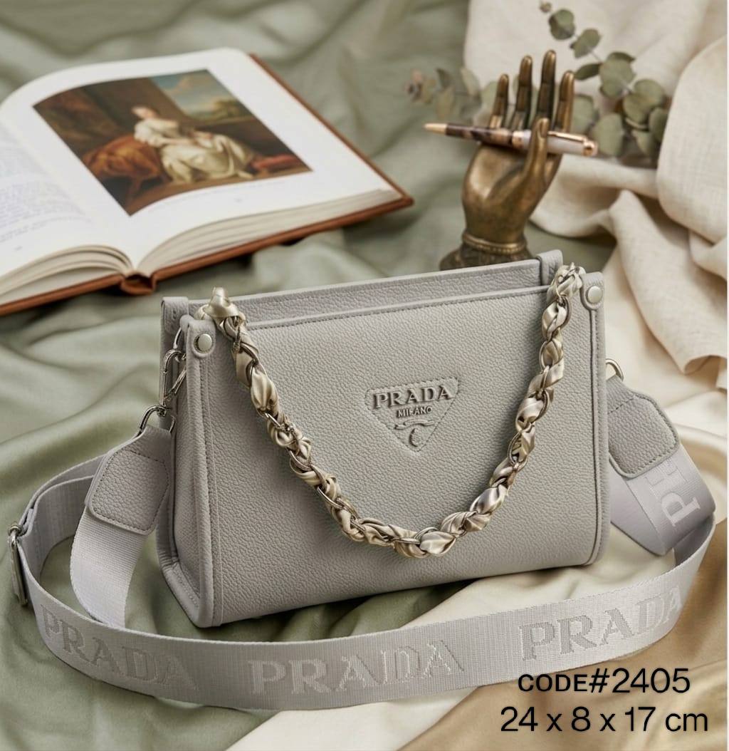 24PRADA ᴄʀᴏssʙᴀɢ
ᴍᴀᴛᴛᴇ sᴏғᴛ ʟᴇᴀᴛʜᴇʀ
ᴡɪᴛʜ ᴄʜᴀɪɴ ᴛᴡɪʟʟʏ ʙᴇʟᴛ
ᴀɴᴅ ʟᴏɴɢ ᴛʀɪᴍ sᴛʀᴀᴘ
sɪʟᴠᴇʀ ʜᴀʀᴅᴡᴀʀ
sɪᴢᴇ : 24 cm

65 dhs✅

Zain31
♥️♥️♥️