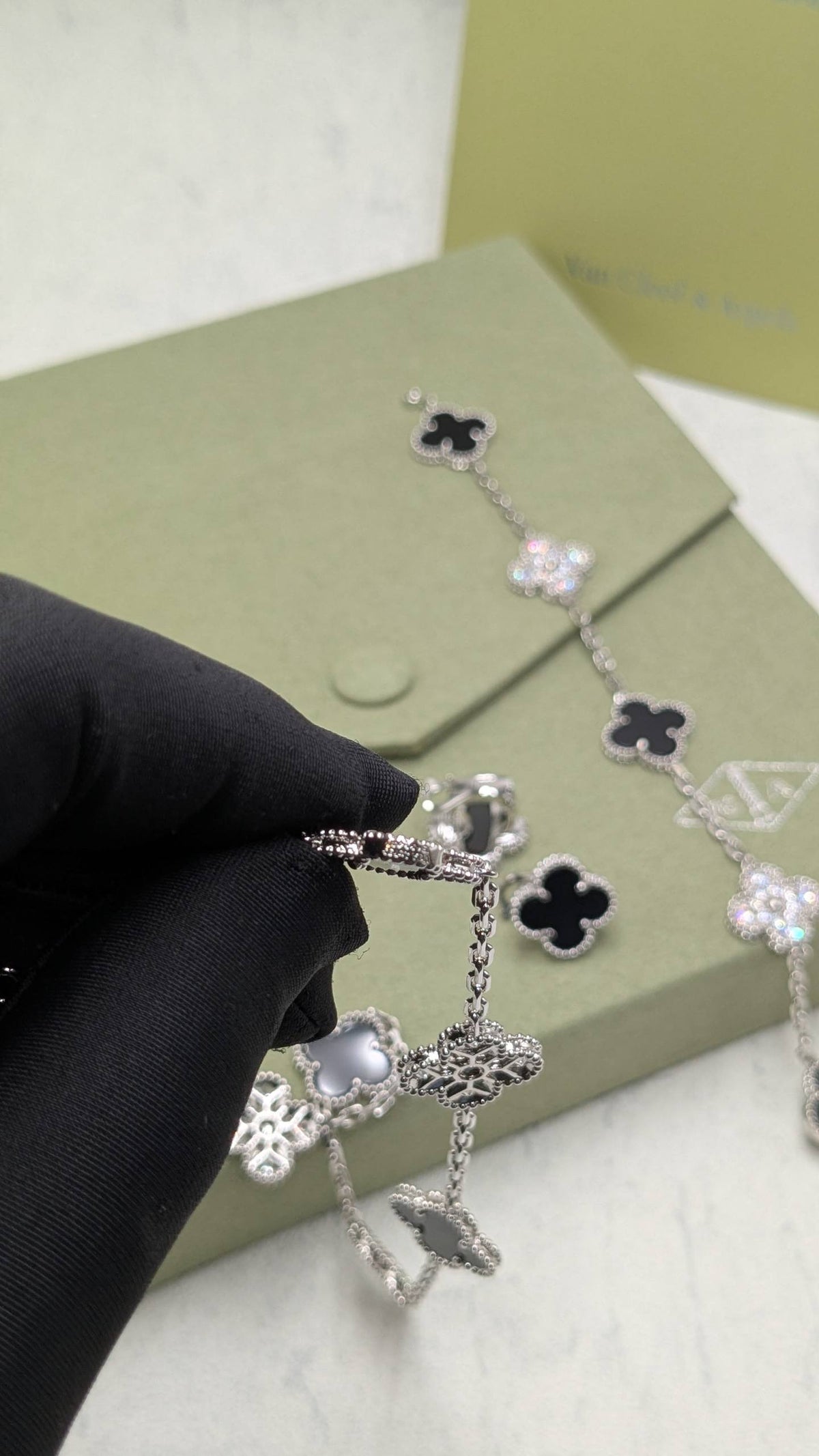 VC

Master Quality
Necklace, Earrings & Bracelet
280 dhs🇦🇪  with Normal Box 🎁
300 dhs🇦🇪 with Good Box 🎁

345 dhs🇦🇪 withmaster box

Zain210
♥️♥️♥️