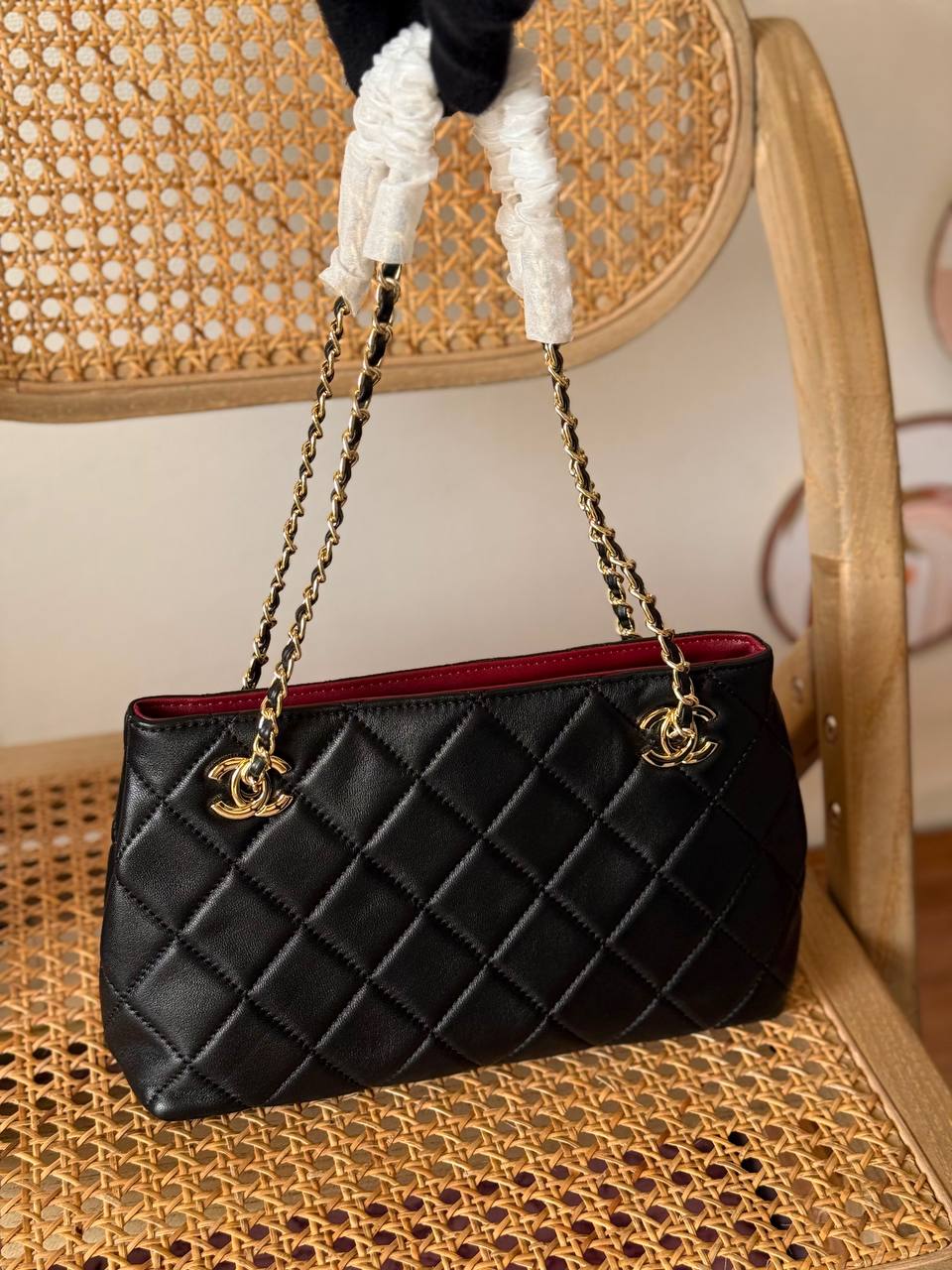 New Collection✨✨✨

Chanel

26cm

360 DHS🇦🇪🇦🇪

MASTER QUALITY
With box🎁

Zain167
♥️♥️♥️