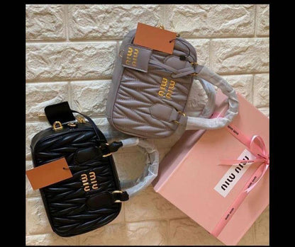 Miu Miu

95 dhs🗽

with box
🎁🎁🎁

Zain90
♥️♥️♥️