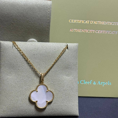 VCA
Necklace 
*Master*🍃💕
With normal box 🎁
55 dhs❣️

Zain263
♥️♥️♥️