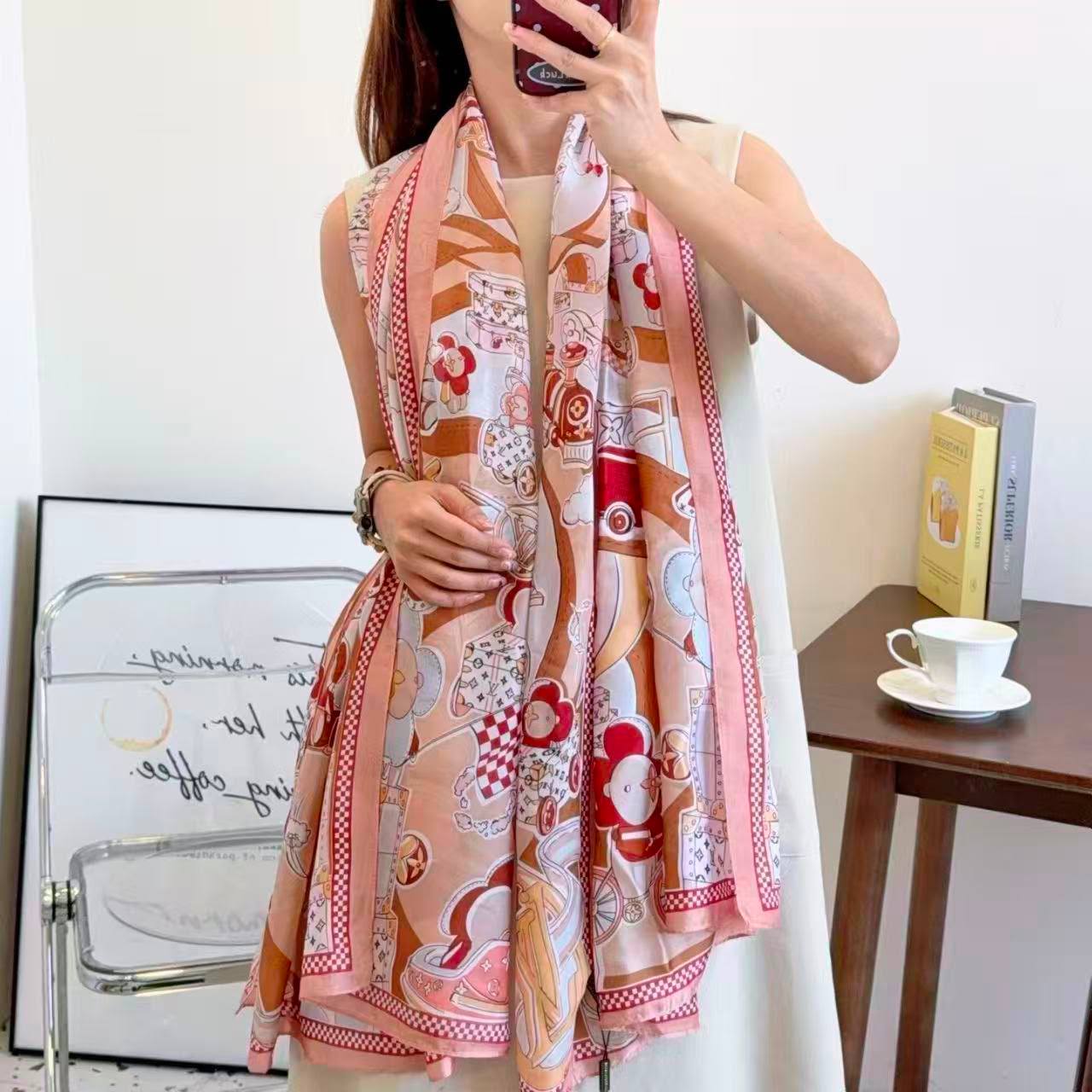 Scarfs
high quality 
Size : 180cm*90cm
45 dhs🇦🇪🇦🇪

Zain17
♥️♥️♥️