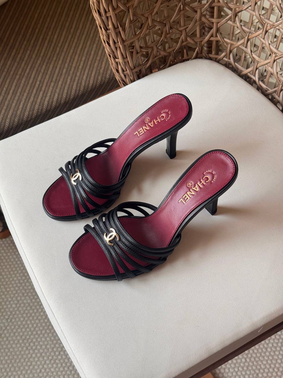 CHANEL 
✨ New Collection
👠 36–41
💎 Premium Quality
🔥 Super Master
450 dhs✅

Zain198
♥️♥️♥️