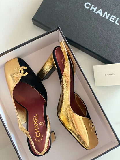 Chanel 
AAA master quality 
Size 37……..41 
450 dhs✅

Zain180
♥️♥️♥️