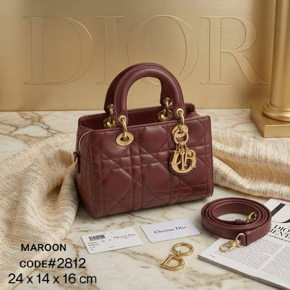 CHRISTIAN DIOR
ᴅ - ᴊᴏʏ ᴍɪᴄʀᴏ ʙᴀɢ
ǫᴜɪʟᴛᴇᴅ ʟᴀᴍʙsᴋɪɴ ʟᴇᴀᴛʜᴇʀ
ɢᴏʟᴅ ʜᴀʀᴅᴡᴀʀᴇ
ᴡɪᴛʜ ʟᴏɴɢ ʙᴇʟᴛ sᴛʀᴀᴘ
sɪᴢᴇ : 24 cm
ᴡɪᴛʜ BOX
🎁🎁🎁

120 dhs✅

Zain31
♥️♥️♥️