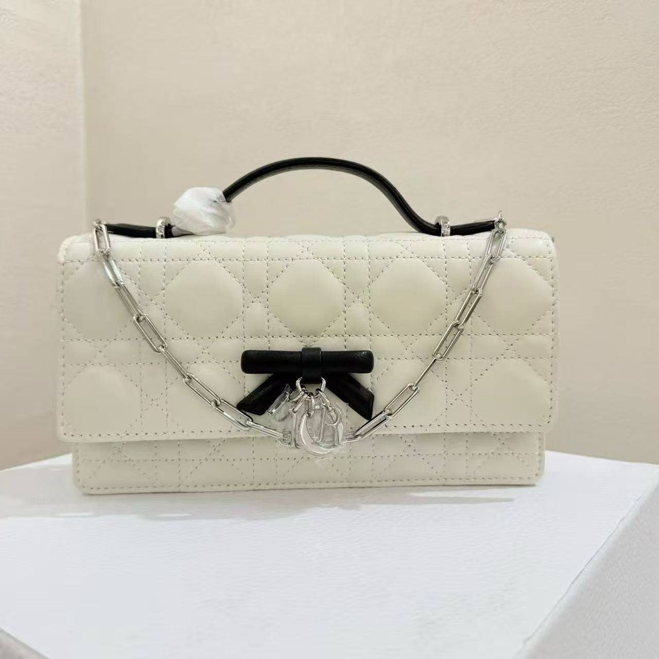 Dior
Master❣️❣️
300 dhs✅

Zain153
♥️♥️♥️