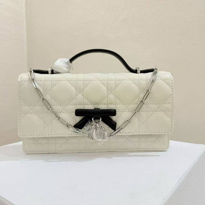 Dior
Master❣️❣️
300 dhs✅

Zain153
♥️♥️♥️