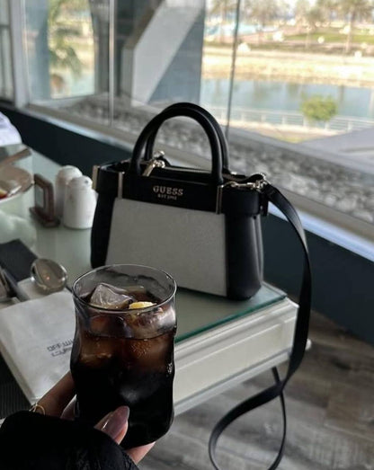 Guess
105 dhs🇦🇪🇦🇪
High-quality with box

Zain35
♥️♥️♥️