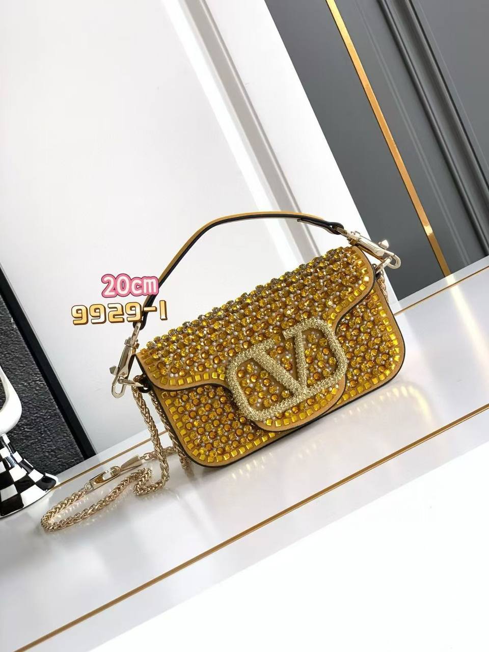 Valentino 
Master
   20Cm With Box🎁
420 dhs✅

Zain131
♥️♥️♥️