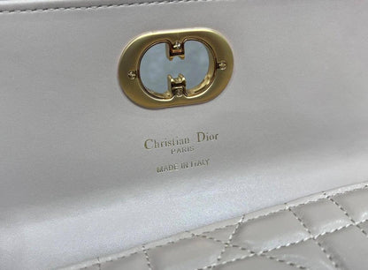 Dior
95 dhs🪙🌨️

high quality 

With box
🎁🎁🎁

Zain26
♥️♥️♥️