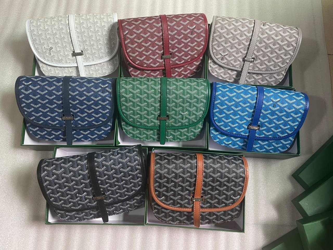 Goyard 

95 dhs💓

with box🎁🎁🎁

size 22×7×16cm

Zain42
♥️♥️♥️