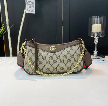 Gucci
90 dhs👑
size：24cm
Good-quality 

with box
🎁🎁🎁

Zain35
♥️♥️♥️