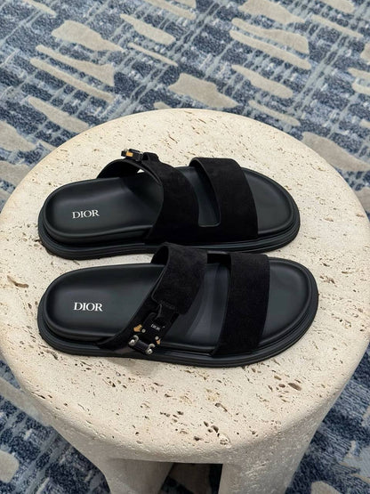 Dior Slipper Mens
New Collection 🔥👌
Good Quality 👌
Size:39 to 45
120 dhs🪙🖤

Zain241
Zain82
♥️♥️♥️