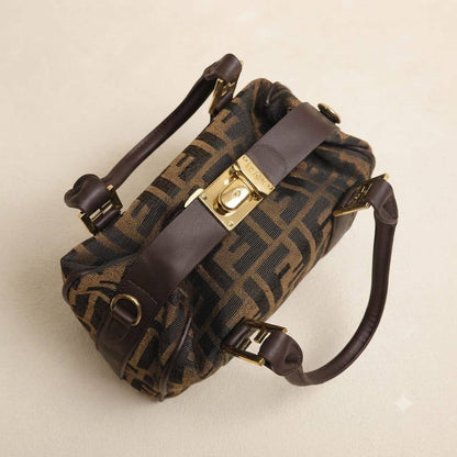 Fendi ʙᴏsᴛᴏɴ ʙᴀɢ
FF ᴊᴀᴄǫᴜᴀʀᴅ ғᴀʙʀɪᴄ
ᴡɪᴛʜ ʟᴏɴɢ ᴛʀɪᴍ ʙᴇʟᴛ sᴛʀᴀᴘ
sɪᴢᴇ : 26 cm

85 dhs✅

Zain31
♥️♥️♥️