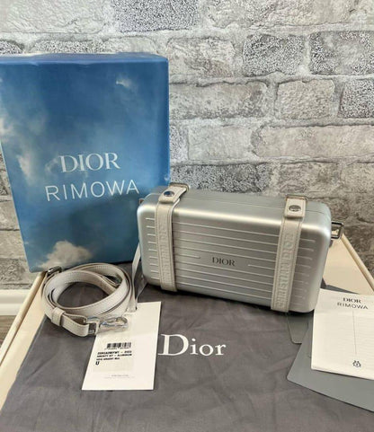RIMOWA


300 dhs🪙🌨️

#with box🩷💁‍♂️
🎁🎁🎁

Zain228
♥️♥️♥️