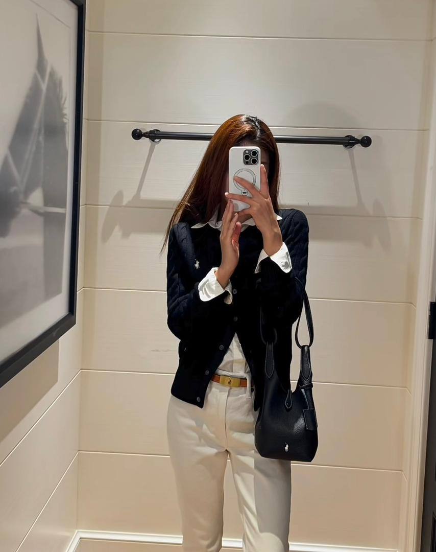 polo
105 dhs🪙🌨️

with box
🎁🎁🎁

size 22×12×12cm

Zain213
♥️♥️♥️