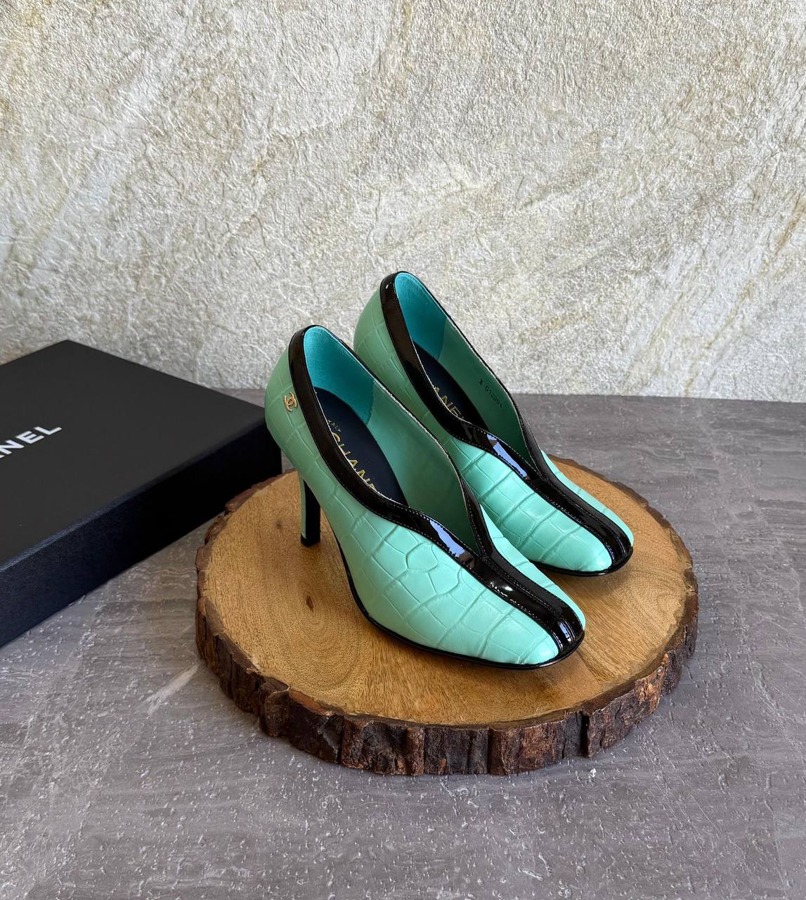 CHANEL 💫😍
SuperMaster Quality 💯
550 dhs✅
Size: 36-41 💥

Zain171
♥️♥️♥️